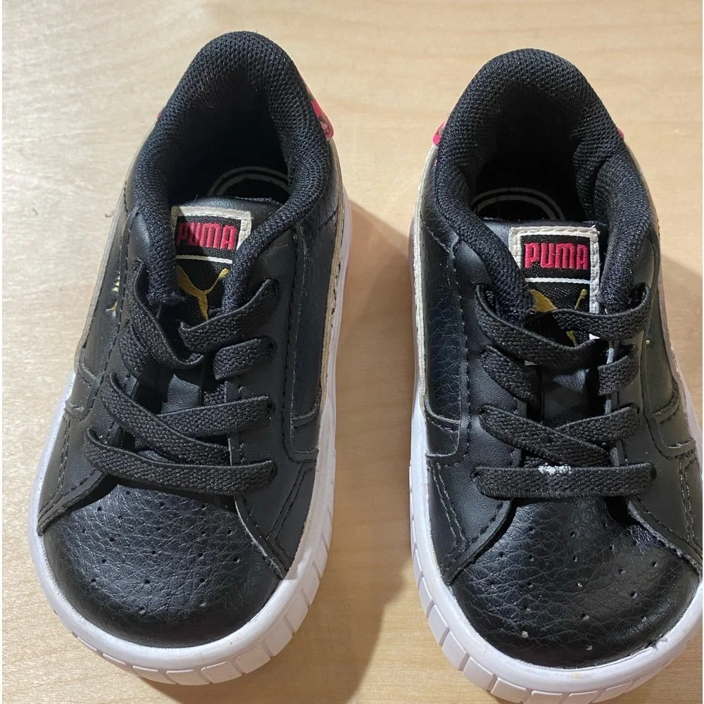 Puma Infant Sneakers size 5C (JY)